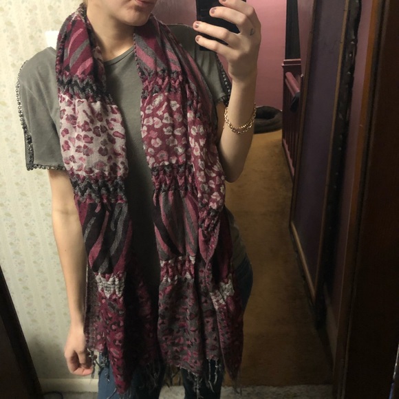 Accessories - Stylish Pink Patterned Scarf